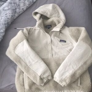 Patagonia three quarter snap jacket. Size small. Tan